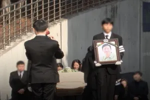 Lee Sun Kyun:‘पैरासाइट’ स्टार ली सुन क्युन को दी अंतिम विदाई, आत्महत्या की जांच जारी   