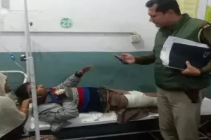 अमरोहा : बाइक पर लिफ्ट लेना पड़ा भारी, महिला की हादसे में गई जान