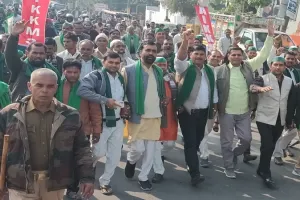 संभल: सरकार की वादाखिलाफी को लेकर सड़कों पर उतरे किसान, बुलंद की आवाज