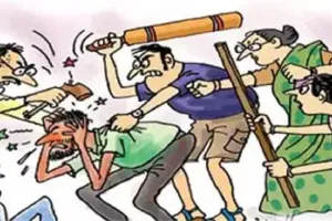 रामपुर: प्रधानाध्यापक ने की कक्षा चार की छात्रा से छेड़खानी...परिजनों ने जमकर की धुनाई