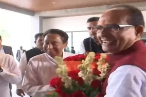 भाजपा की ऐतिहासिक जीत, शिवराज से मिलने पहुंचे कमलनाथ