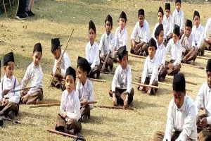 मुरादाबाद : पथ संचलन में बाल स्वयंसेवकों के कदमताल ने किया मंत्रमुग्ध