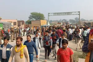 Auraiya Murder: यूरिया पंप पर लेटे किसान की गला रेतकर हत्या, बेटे के ससुरालियों पर आरोप, तनाव को देखते हुए कई थानों का फोर्स तैनात