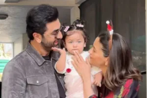 VIDEO : नीली आंखें-क्यूट सी स्माइल...रणबीर-आलिया ने पहली बार दिखाया बेटी राहा का चेहरा, जमकर दिए पोज