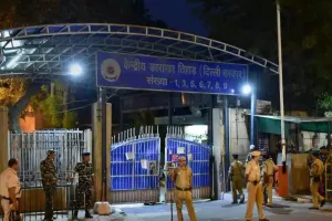 तिहाड़ जेल प्रशासन ने 50 कर्मचारियों को किया बर्खास्त, बायोमीट्रिक पहचान में मिली गड़बड़ी 