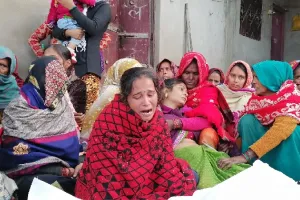 Unnao News: एसपी ऑफिस में खुद को आग लगाने वाले युवक की KGMU में मौत, परिजनों ने शव लाकर किया हंगामा