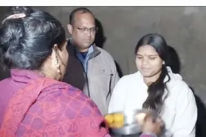 आगरा: 13 साल बाद बच्चों से मिल खूब रोई मां, 2010 में लापता हुए थे भाई-बहन