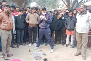 अमेठी में अपराधियों के हौसले बुलंद!, लूटपाट के बाद युवक की कर दी हत्या, शव को बाजार में फेंककर हुए फरार 