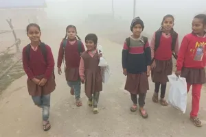 गोंडा: ठंढ और घने कोहरे ने बढाई परेशानी, 50 मीटर से भी कम हुई विजिबिलिटी