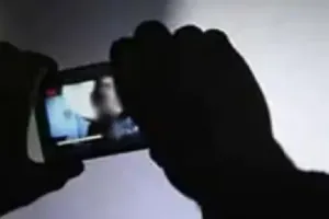 रामपुर: शादी का झांसा देकर युवती के अश्लील फोटो खींचे, ब्लैकमेल कर मांगे दो लाख रुपये