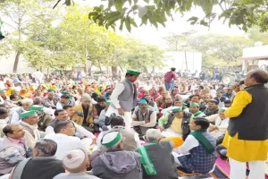 बाराबंकी: विभिन्न मांगों को लेकर भाकियू ने शुरु किया धरना, पेंशन, छुट्टा मवेशी समेत उठाए यह गंभीर मुद्​दे...