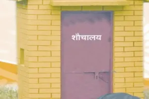 हरदोई: शौचालय में ताला लगाकर चलता बना केयर टेकर, तीन घंटे तक रोते-बिलखते रहे बच्चे, हड़कंप 