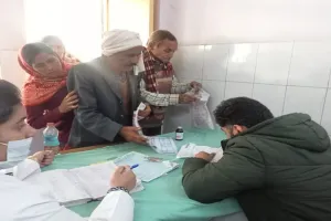 मुरादाबाद : ठंड से बढ़े बुखार, सर्दी जुकाम के मरीज, सीने में दर्द की भी शिकायत