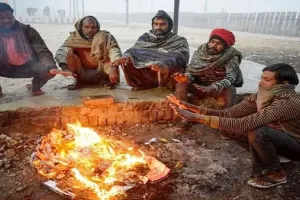 यूपी में शुरू हुआ ठंड का आगाज, लखनऊ का न्यूनतम तापमान 10 डिग्री सेल्सियस तक पहुंचा, ठिठुरने लगे लोग
