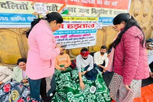 69000 शिक्षक भर्ती मामला: अभ्यर्थियों की भूख हड़ताल का आज दूसरा दिन, मेडिकल की टीम ने की सभी के स्वास्थ्य की जांच 