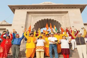 वाराणसी: श्री काशी विश्वनाथ कारिडोर के दो साल पूरे, दूसरी वर्षगांठ पर फूलों से भव्य तरीके से सजाया गया धाम