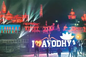 'अयोध्या के राजा-भारत है आपका, महलों में आओ-स्वागत है आपका', हिल स्टेशन से अधिक पर्यटकों को भा रही अपनी रामनगरी