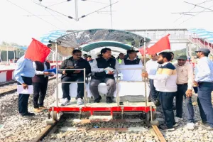 अयोध्या: रेल संरक्षा आयुक्त ने लिया दोहरीकरण एवं विद्युतीकरण कार्य का जायजा, अधिकारियों को दिया यह निर्देश