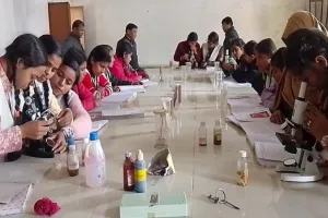 UP Board Practical Exam : परीक्षा के लिए लेकर तैयारी में जुटे छात्र-छात्राएं, जनवरी माह में तय है शेड्यूल