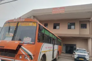 कासगंज डिपो को परिवहन निगम ने दी दो बसों की सौगात, बीएस-6 बसें डिपो को मिली