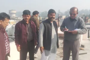 बरेली: उड़ रही राख से मिलेगी निजात, अधिकारियों ने की फैक्ट्री की जांच 