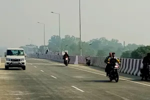 लखीमपुर-खीरी: पीलीभीत-बस्ती हाईवे पर नवनिर्मित फ्लाईओवर पर फर्राटा भरने लगे वाहन 