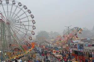 कासगंज: मेला मार्गशीर्ष में उमड़ी भीड़, मनोरंजन केंद्रों पर उठाया लुत्फ 