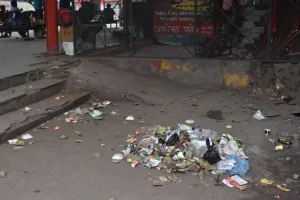 बरेली: सफाई का ठेका निरस्त....सेटेलाइट और पुराने बस अड्डे पर गंदगी का घर