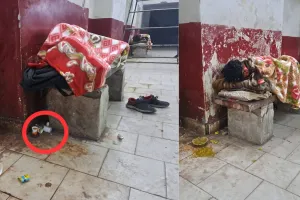 आगरा: बस स्टैंड के प्रतीक्षालय में गंदगी के बीच रात गुजारने को मजबूर हैं यात्री