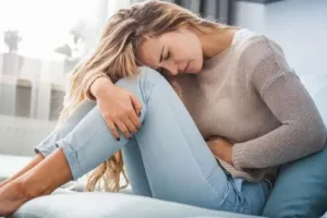 पीरियड में दर्द या ऐंठन हो तो विज्ञान के अनुसार क्या खाएं और क्या न खाएं?  