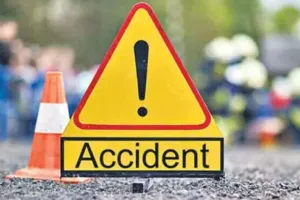 संभल: तेज रफ्तार ट्रक की टक्कर से बाइक सवार दो सगे भाइयों समेत तीन की मौत