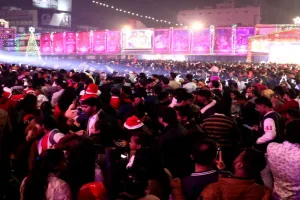  लखनऊ में धूमधाम से मनाया जा रहा क्रिसमस पर्व, प्रभु ईसा मसीह को याद कर हो रही प्रार्थना