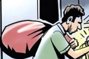 काशीपुर: दिल्ली गया परिवार, चोरों ने घर खंगाला... जेवरात व चांदी के सिक्के सहित 80 हजार रुपये की नकदी चुराई