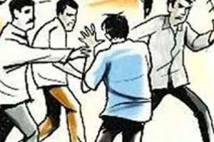 मथुरा: आपसी विवाद के बाद दो पक्षों में मारपीट और पथराव, पुलिस बल तैनात 