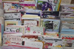 बरेली: अब नए साल पर ग्रीटिंग कार्ड का नहीं दौर, सोशल साइट्स के माध्यम से ही लोग देते हैं शुभकामनाएं