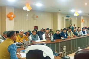 बरेली: बच्चों की सुरक्षा के लिए स्कूली वाहनों में मानकों का रखें ख्याल- डीएम