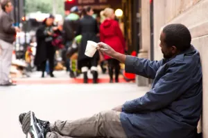 अमेरिका में बेघर लोगों की संख्या 12 प्रतिशत बढ़कर रिकॉर्ड स्तर पर पहुंची 