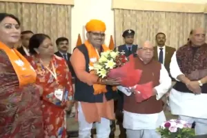 राजस्थान : राज्यपाल कलराज मिश्र से मिले भजनलाल शर्मा, क‍िया सरकार बनाने का दावा पेश 