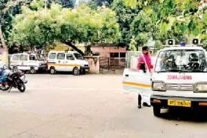 मुरादाबाद : सरकारी पर भारी निजी एंबुलेंस चालक, रेफर होते ही मरीज हाईजैक