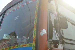 पीलीभीत: यात्रियों को ठंड से नहीं बचा पाएंगी रोडवेज बसें, टूटी खिड़कियां कहीं छोटे पड़ गए शीशे..मुसीबत का सफर 