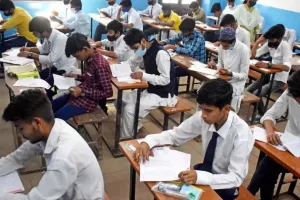 यूपी बोर्ड परीक्षा: वाइस रिकॉर्डर युक्त सीसीटीवी कैमरे की निगरानी में रहेंगी उत्तर पुस्तिका और प्रश्नपत्र