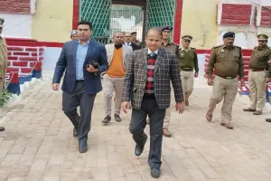 प्रयागराज: नए साल के दूसरे दिन सेंट्रल जेल पहुंचे डीएम और डीजे, मचा हड़कंप