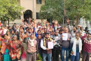 रायबरेली: गंगा एक्सप्रेस वे इंडस्ट्रियल कॉरिडोर के लिए भूमि देने से किसानों ने खड़े किए हाथ, प्रदर्शन कर सौंपा ज्ञापन