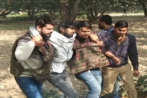 हरदोई: फिरौती मांगने वाला इनामी बदमाश पुलिस मुठभेड़ में गिरफ्तार, कारोबारी का अपहरण कर मांगी थी 20 लाख की फिरौती