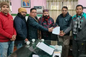 काशीपुर: नशेड़ियों ने उखाड़ी स्व. भट्ट की प्रतिमा के ऊपर लगी छतरी