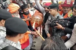 राम मंदिर प्राण प्रतिष्ठा: ट्रस्ट के अध्यक्ष ने जलाई 108 फीट लंबी अगरबत्ती, 44 दिन तक अयोध्या को करेगी सुगंधित