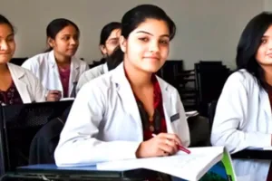 लखनऊ: परीक्षा पास किए बिना भी बन सकते हैं डॉक्टर, इस कॉलेज पर फर्जी डिग्री देने का लगा आरोप