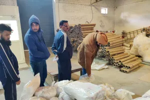 काशीपुर: नगर निगम की टीम ने लिये पांच फैक्ट्रियों में छापा मार प्लास्टिक पॉलिथीन के सैंपल