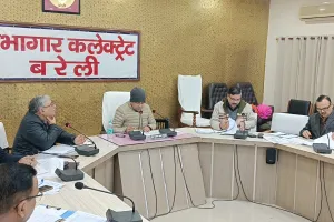 बरेली: कम वसूली और काम लंबित होने पर गुस्साये पावर कारपोरेशन के चेयरमैन, शाहजहांपुर और बदायूं के अधिकारियों को लगाई फटकार