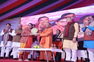 यूपी दिवस : अंतिम पायदान तक योजनाओं का लाभ पहुंचा रही योगी सरकार